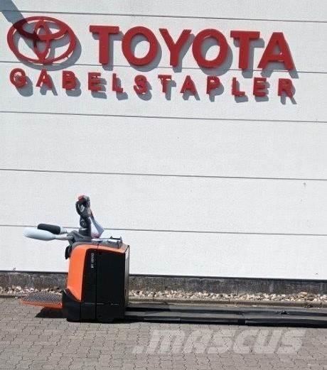 Toyota LPE 250 Električni nizko dvižni viličar