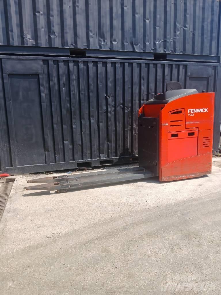 Fenwick T33 Električni nizko dvižni viličar