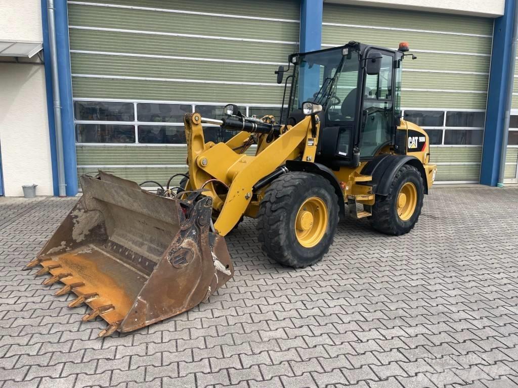 CAT 908 M Kolesni nakladalci