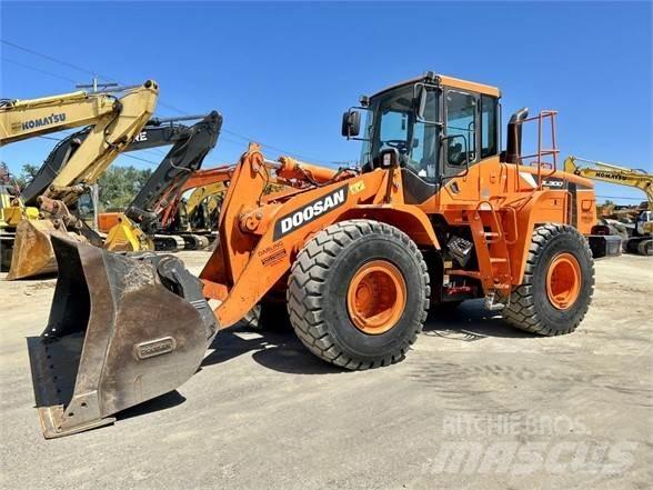 Doosan DL300 Kolesni nakladalci