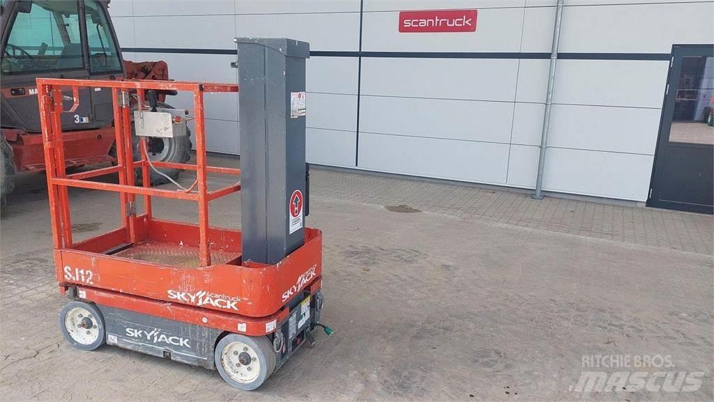SkyJack SJ12 Vertikalna dvigala