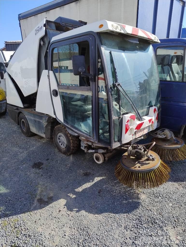 Johnston CN 200 Cestni pometači