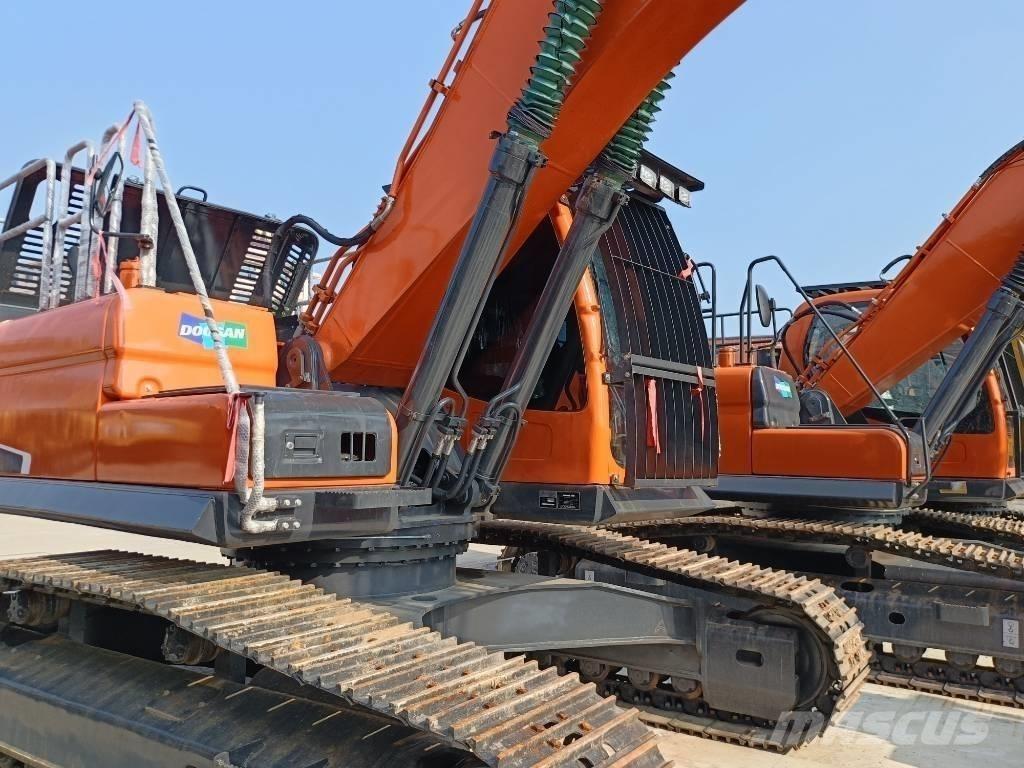 Doosan DX300-9 Bagri goseničarji