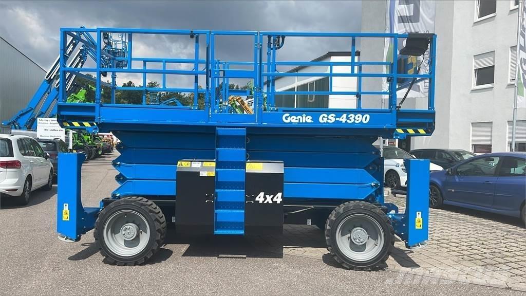 Genie GS-4390RT Škarjaste dvižne ploščadi