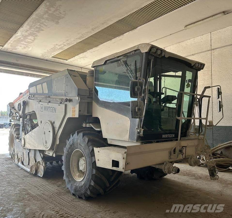 Wirtgen WR250i Stroji za recikliranje asfalta