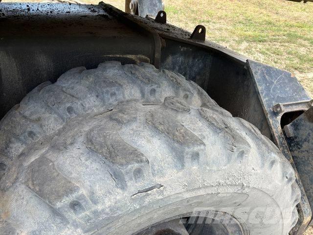 JCB JS 145 W Bagri na kolesih