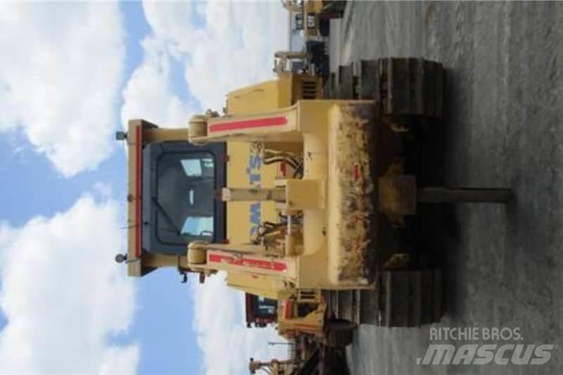 Komatsu D275A-5 Buldožerji goseničarji