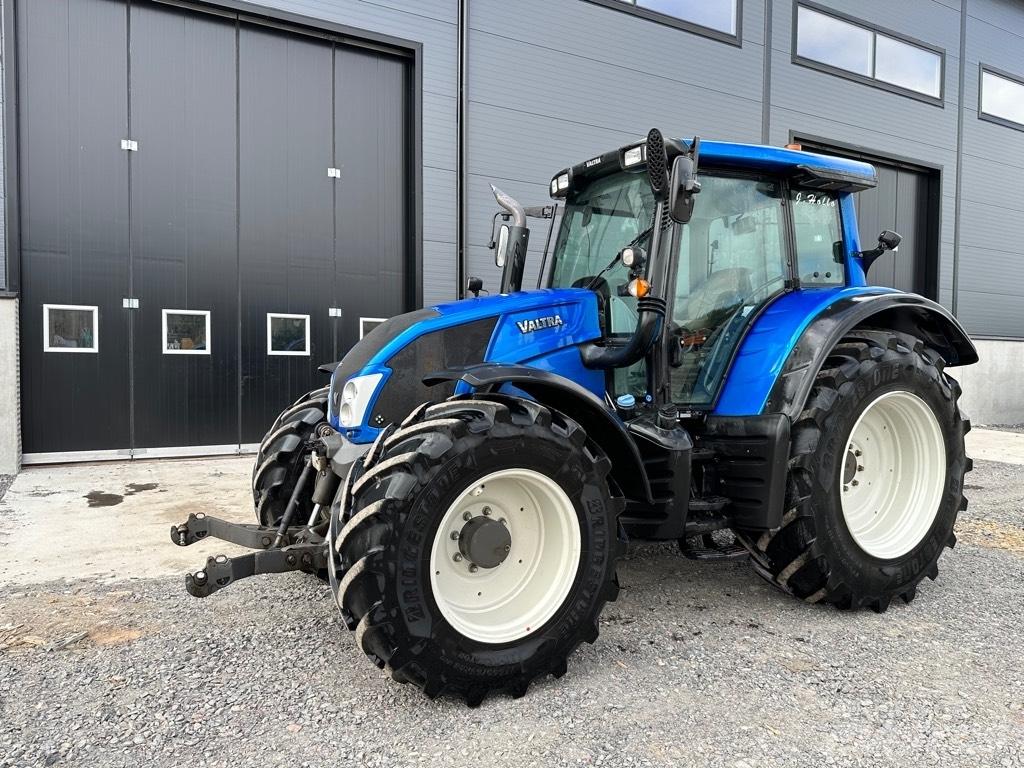 Valtra N 123 Traktorji