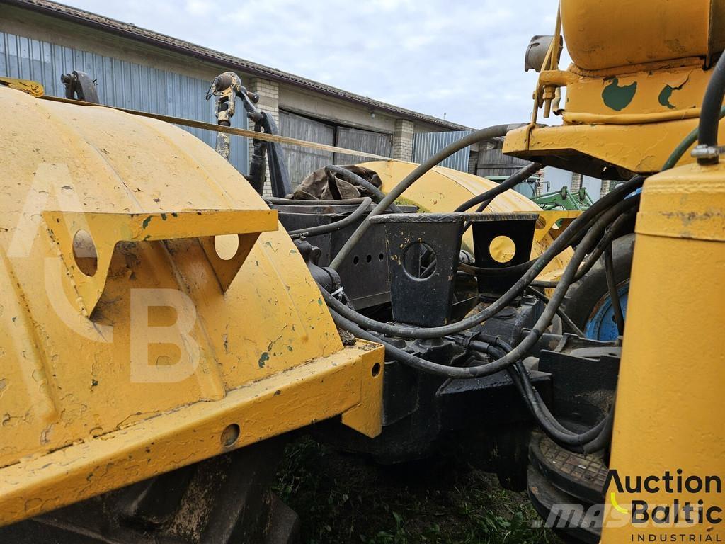  Kirovec K-701 Traktorji