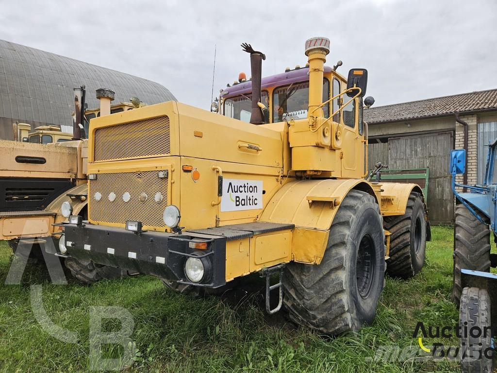  Kirovec K-701 Traktorji