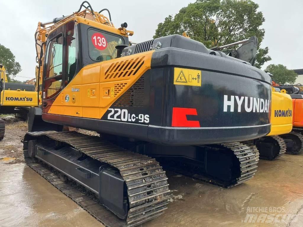 Hyundai R220LC-9S Bagri na kolesih
