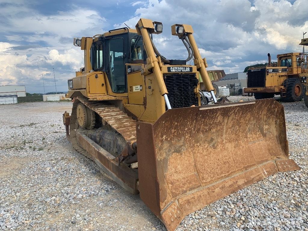 CAT D 6 T Buldožerji goseničarji