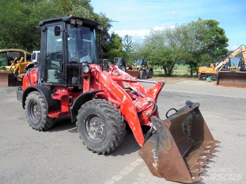 JCB 407 Kolesni nakladalci