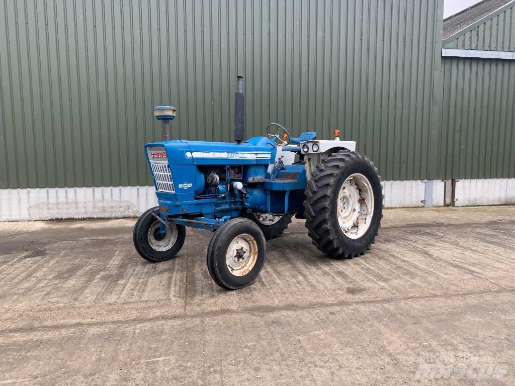 Ford 7000 Traktorji