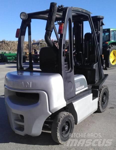 Nissan FD02A25Q Dizelski viličarji