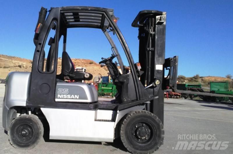 Nissan FD02A25Q Dizelski viličarji