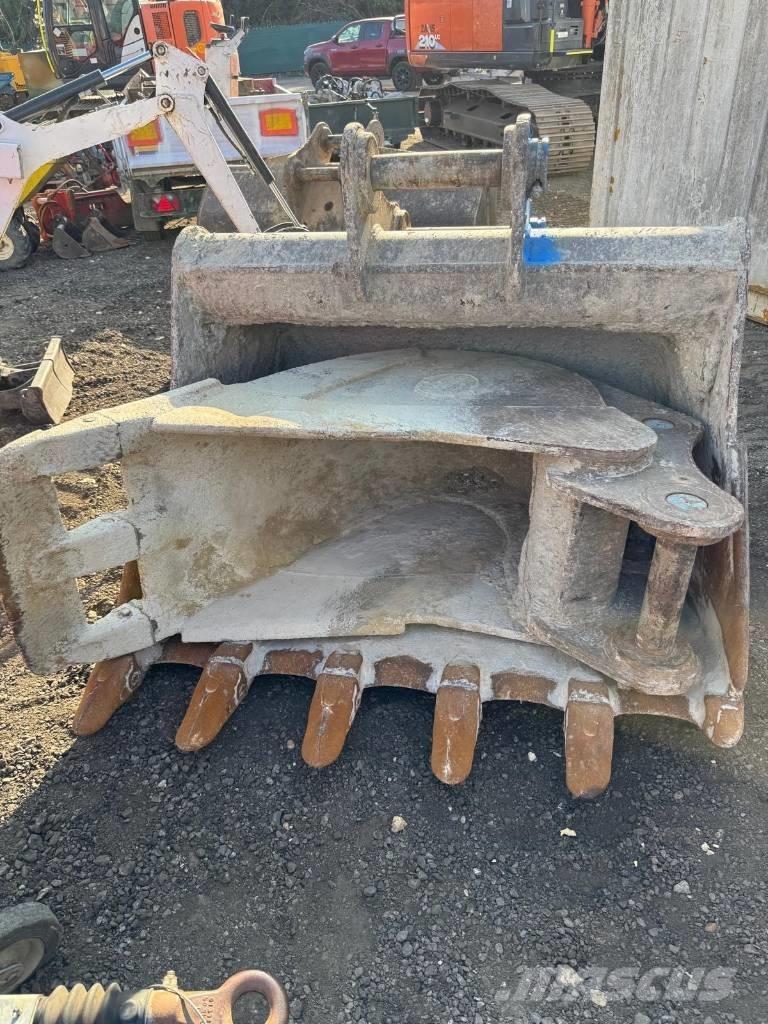 Hitachi ZX 210 LC-6 Bagri goseničarji