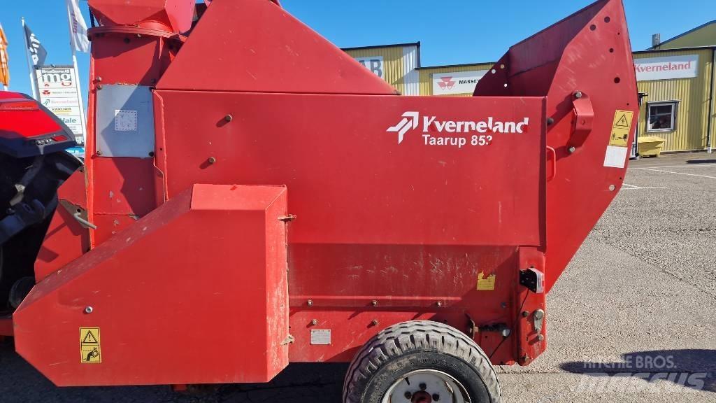 Kverneland 853 Rezač za bale, oprema za rezanje in odvijanje bal