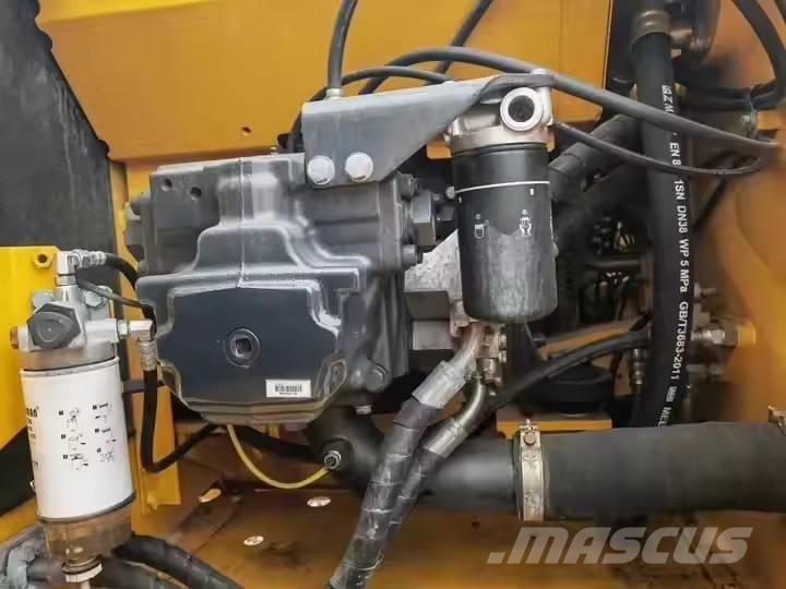 Komatsu PC 200 Bagri goseničarji