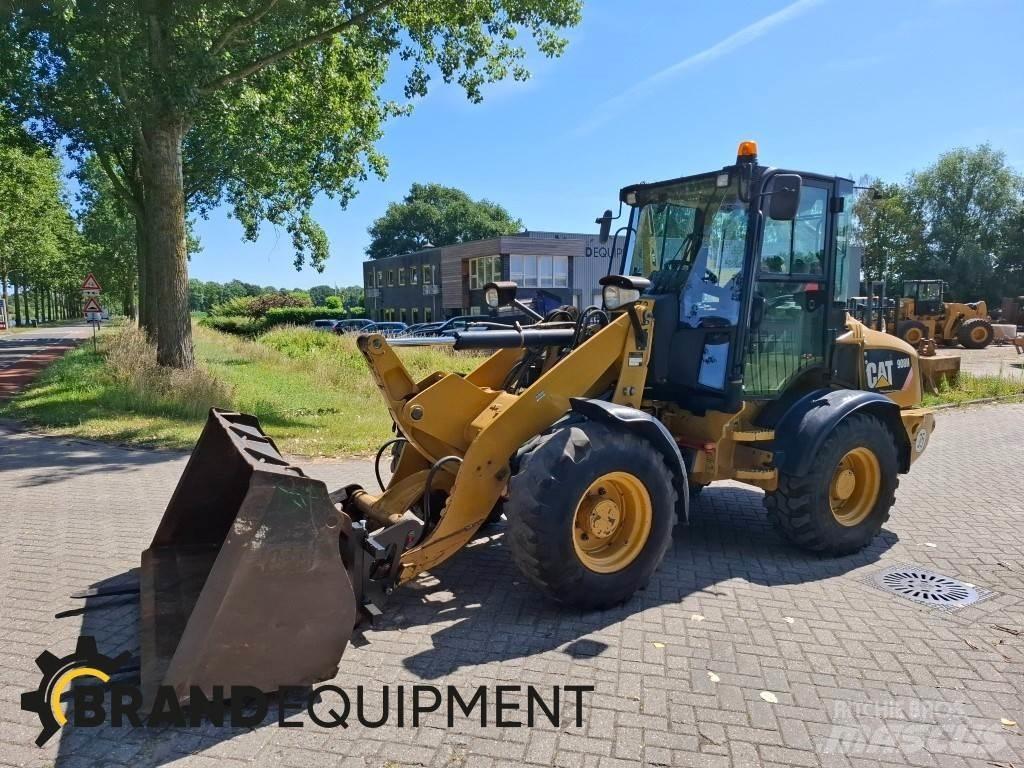 CAT 908H Kolesni nakladalci