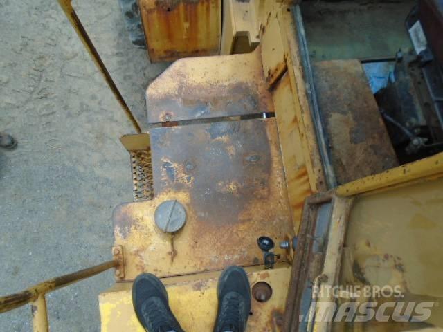 Clark 125 B Kolesni nakladalci