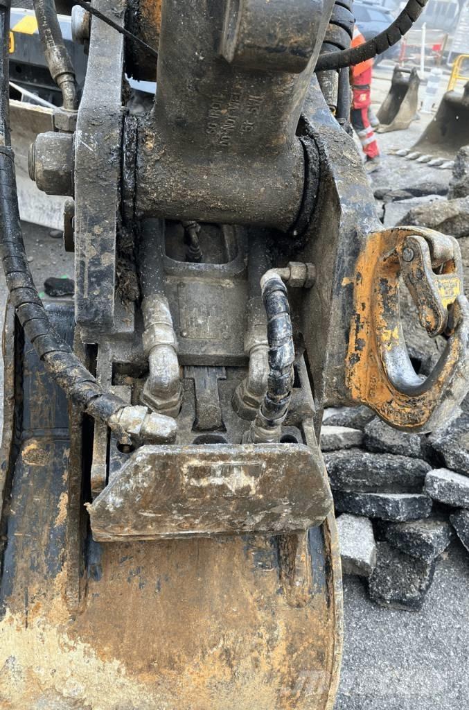 JCB Hydradig Bagri na kolesih