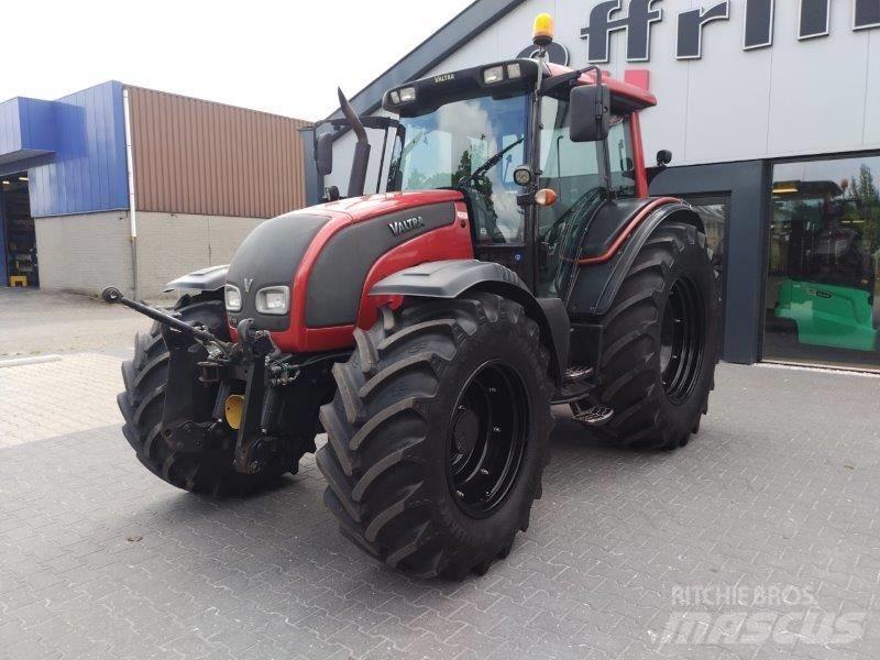 Valtra N 141 Traktorji