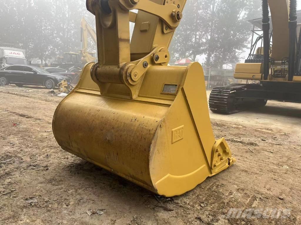 CAT 2021 CAT 330 Bagri na kolesih