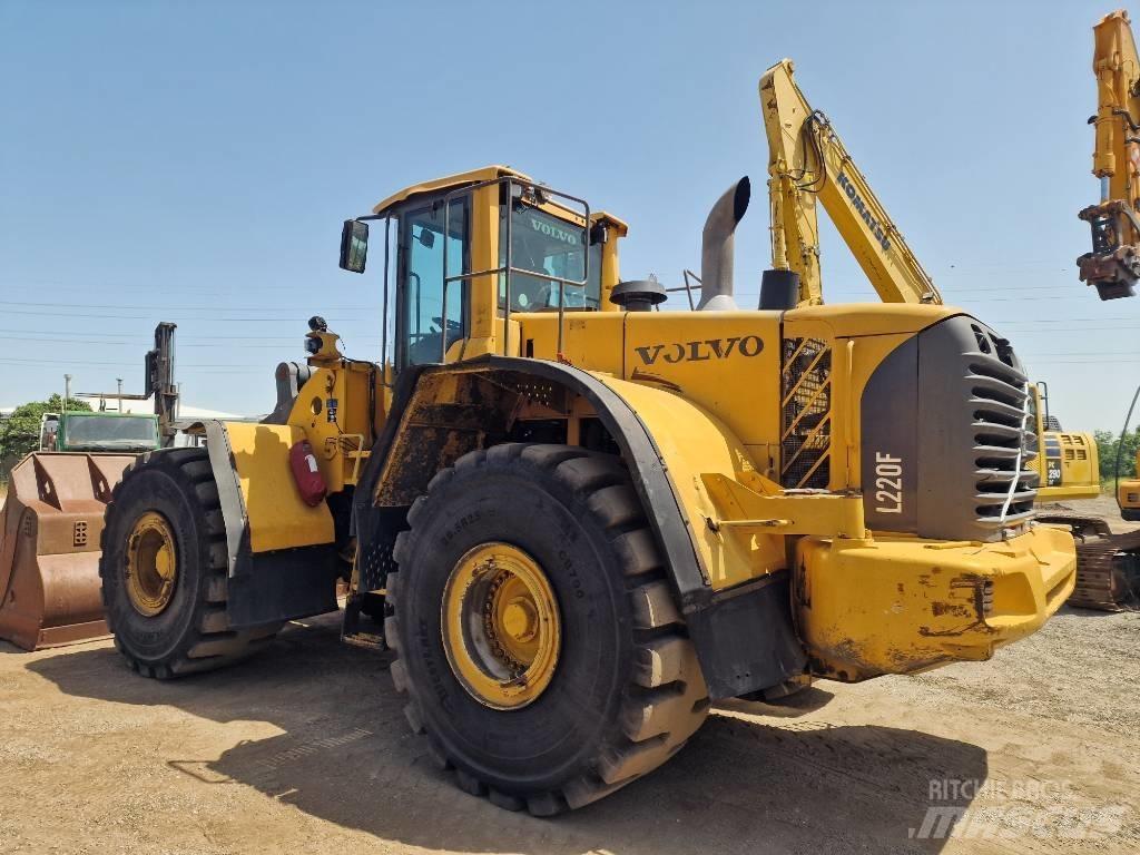 Volvo L 220 F Kolesni nakladalci