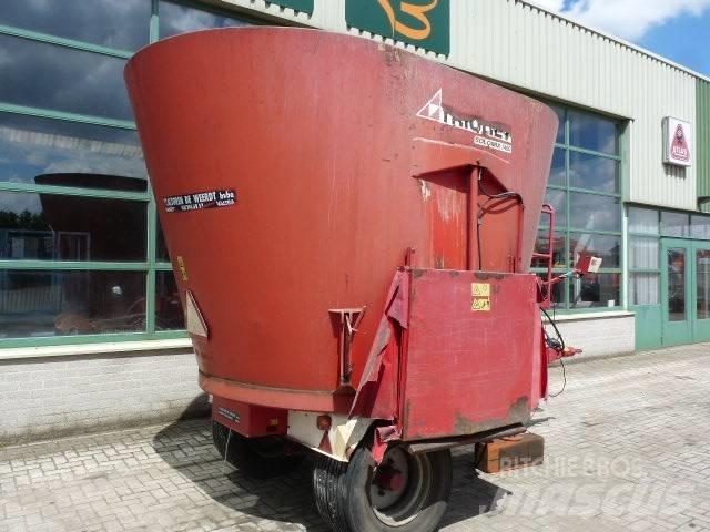 Trioliet SM-14 Hranilnice živine