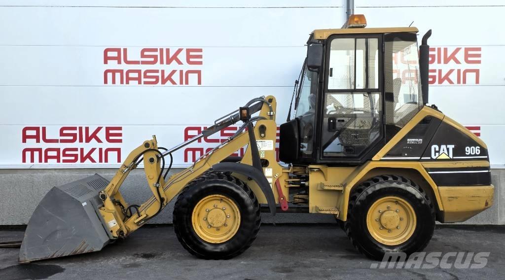 CAT 906 Kolesni nakladalci