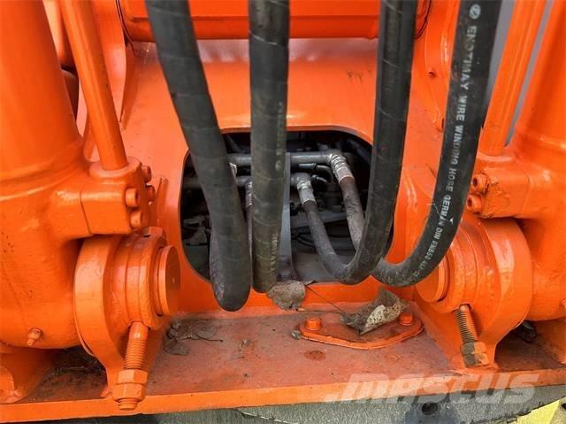 Hitachi EX100 Bagri goseničarji