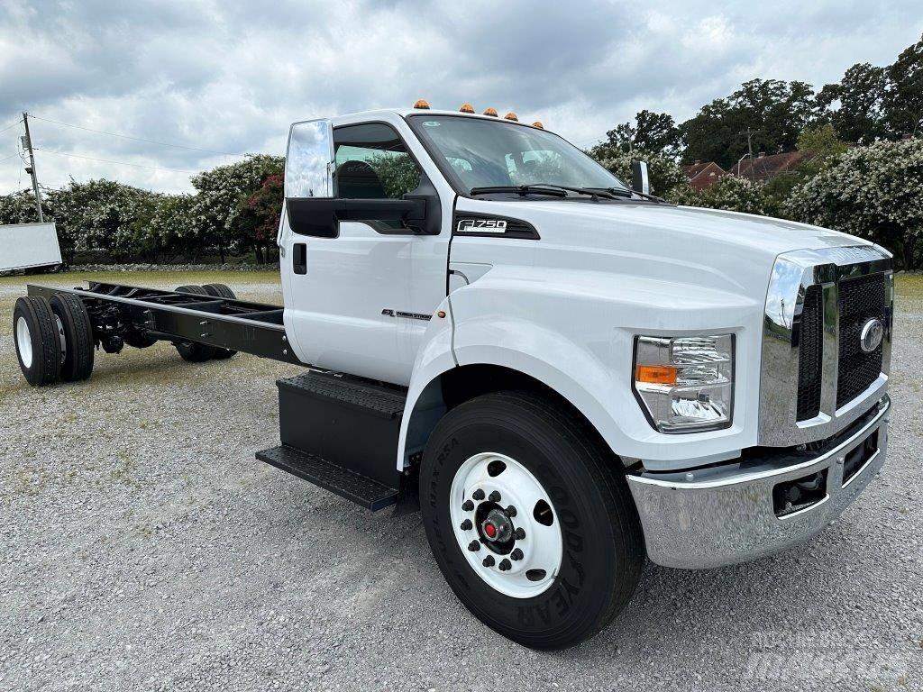 Ford F-750 Tovornjaki-šasije