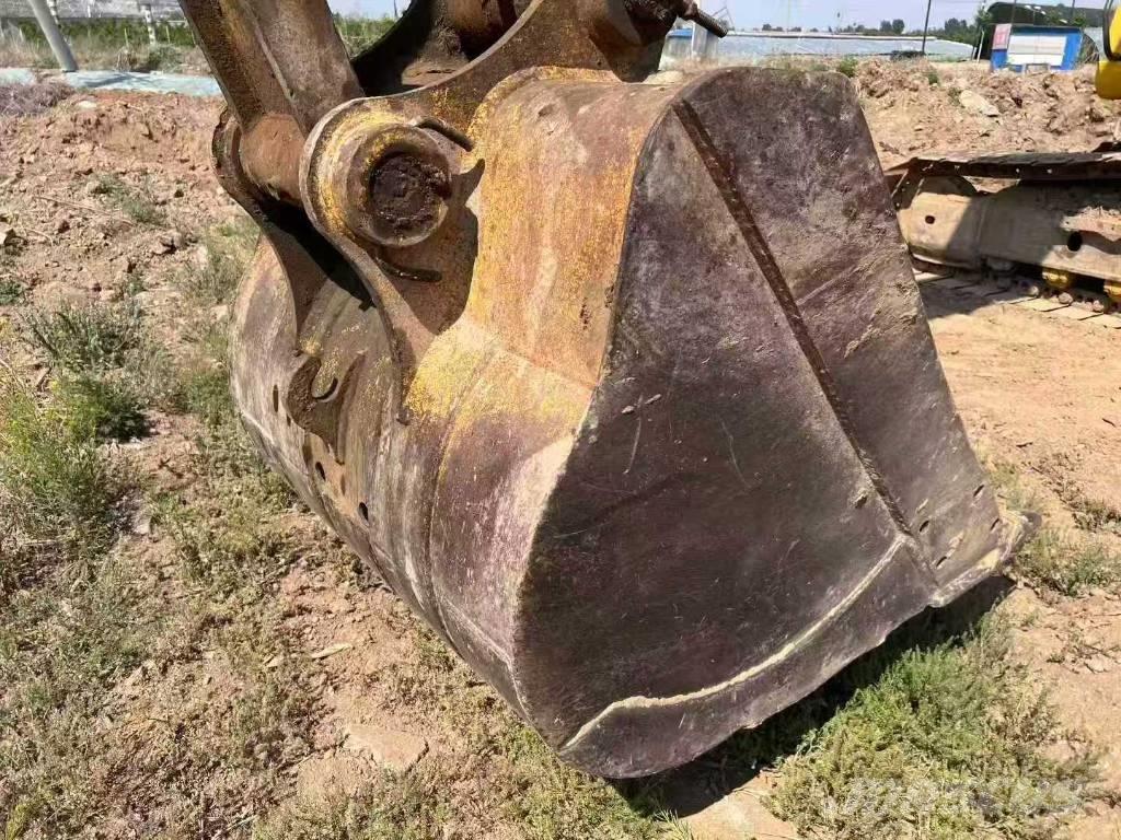 Komatsu PC 220-8MO Bagri goseničarji