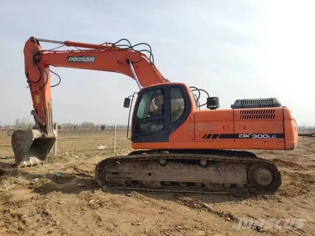 Doosan DX300LC Bagri goseničarji