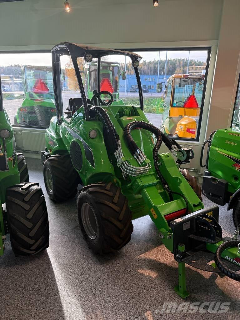 Avant 528 Skid steer mini nakladalci