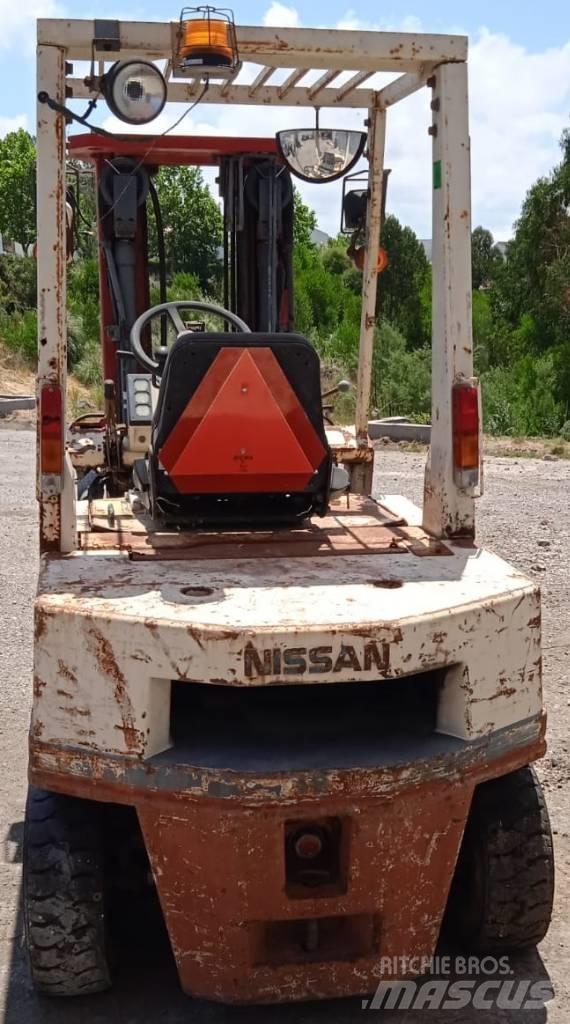 Nissan EH02A20U Dizelski viličarji