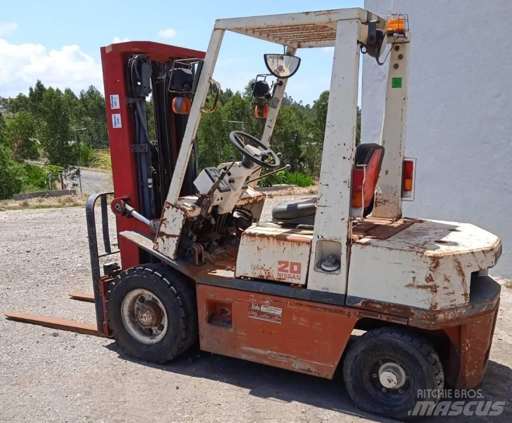 Nissan EH02A20U Dizelski viličarji