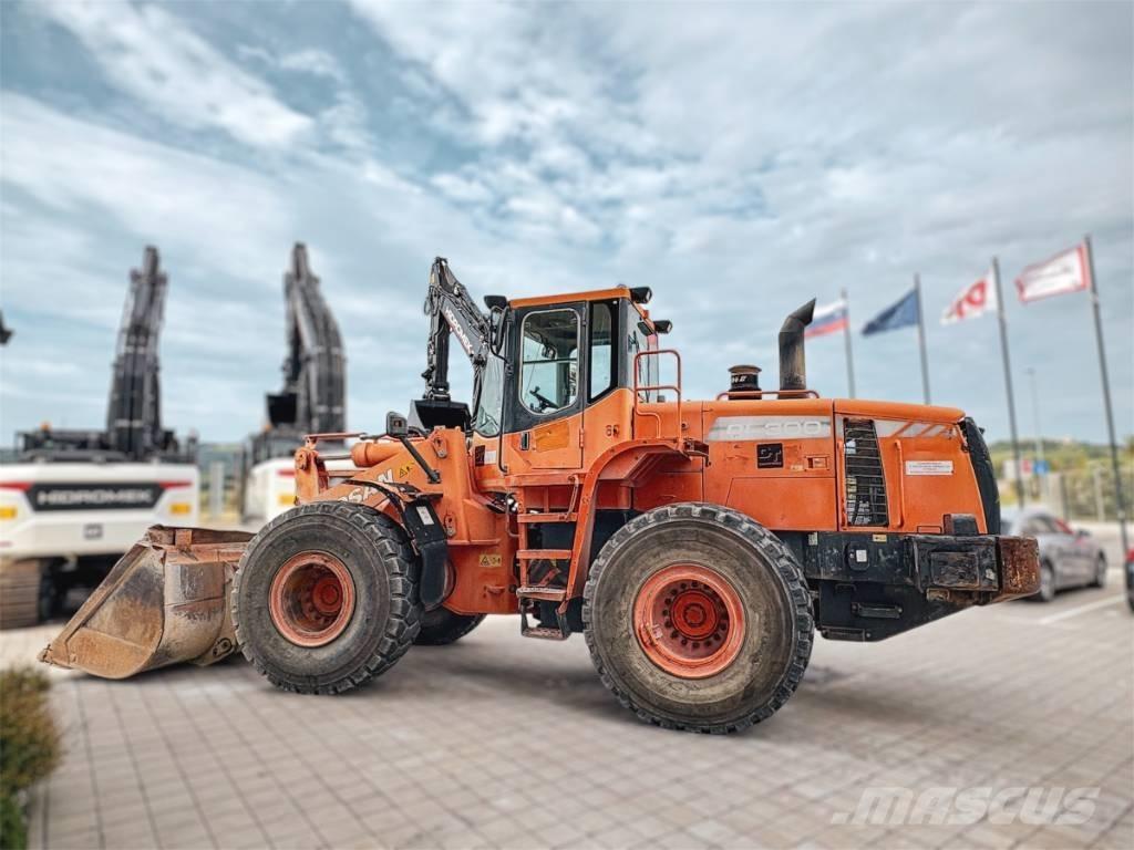 Doosan DL 300 Kolesni nakladalci