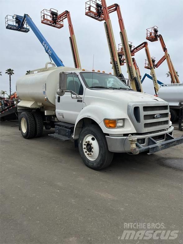 Ford F750 Tovornjaki cisterne