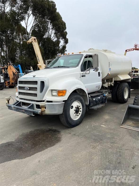 Ford F750 Tovornjaki cisterne