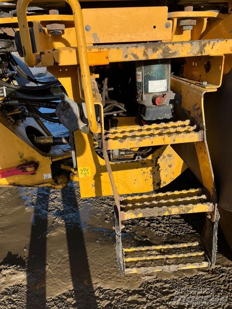 Volvo L 120 F Kolesni nakladalci