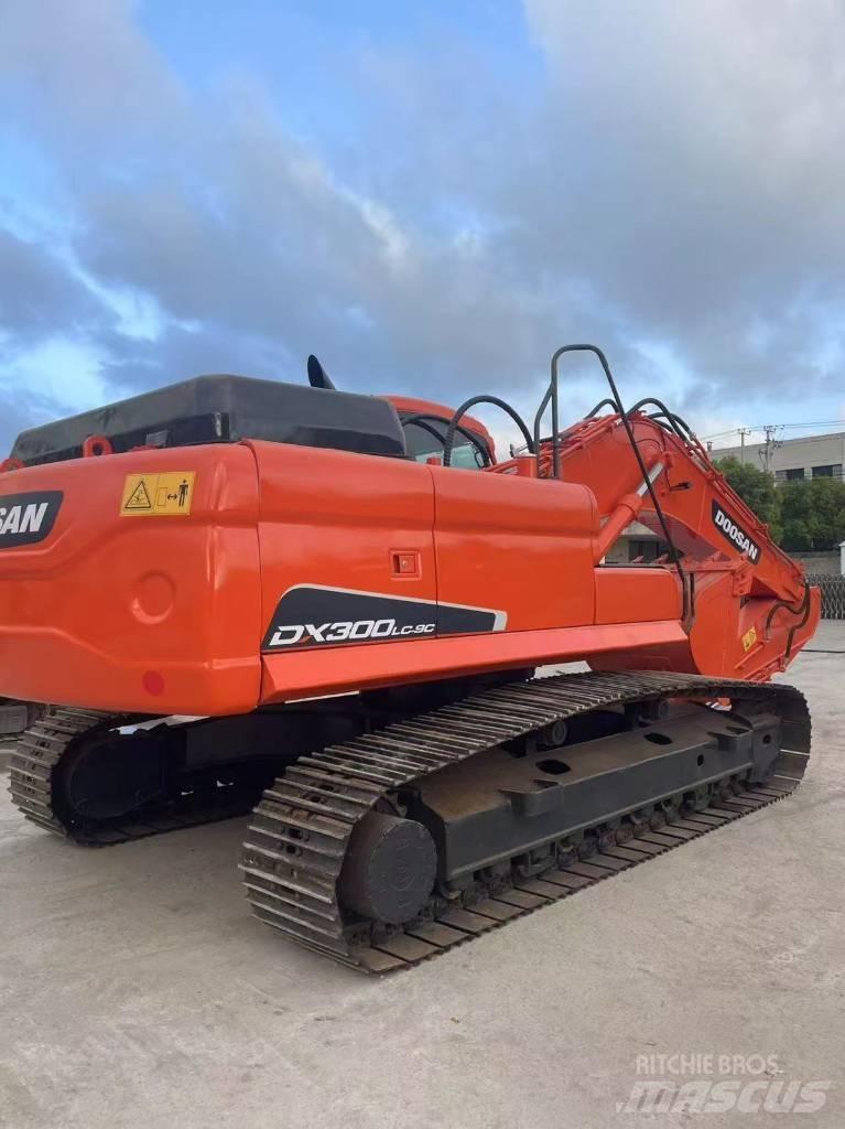 Doosan DX300LC-9C Bagri goseničarji