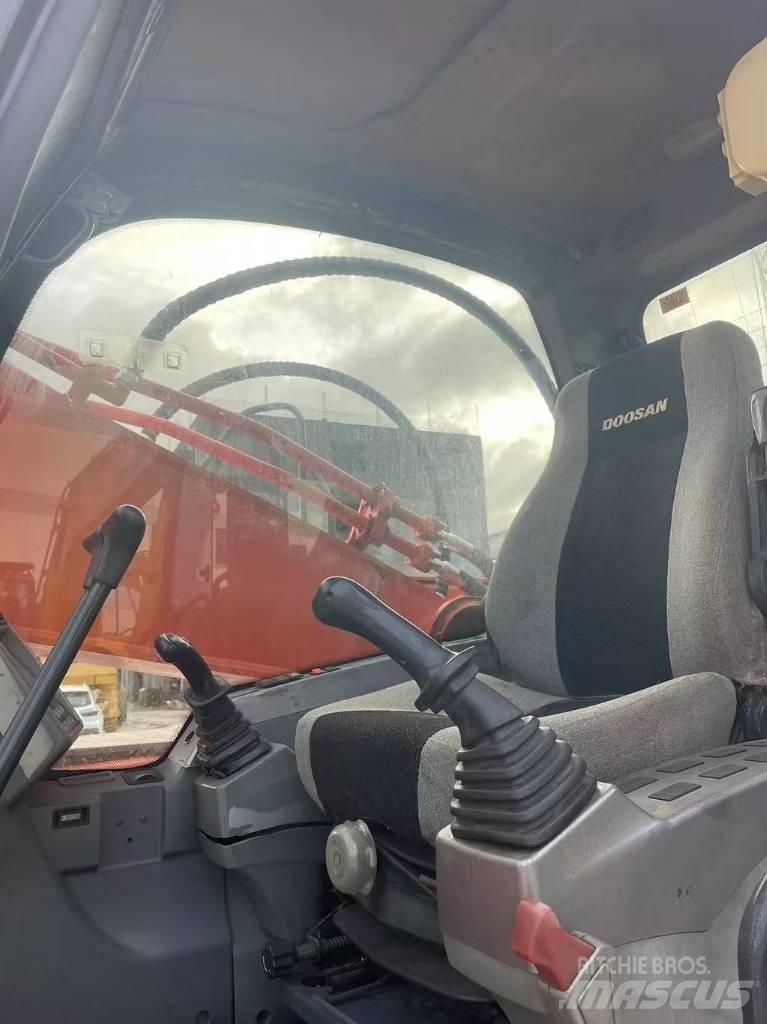 Doosan DX300LC-9C Bagri goseničarji