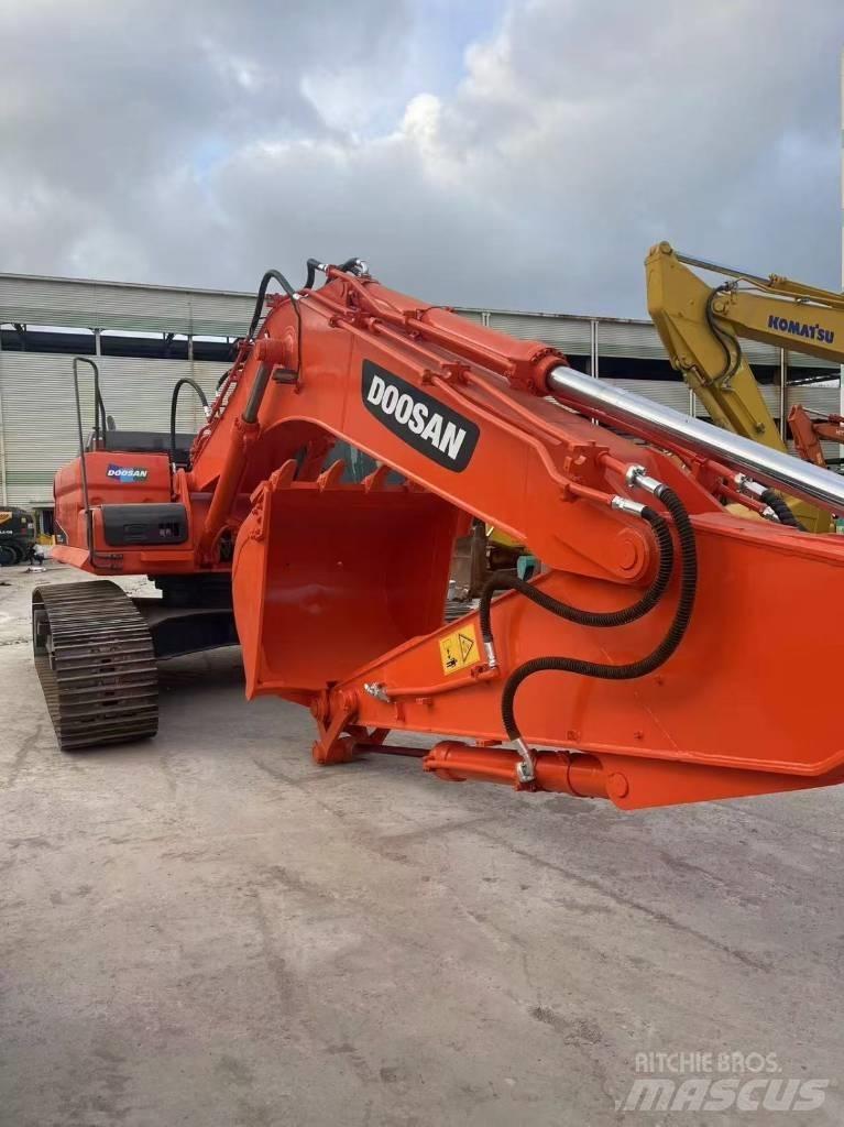 Doosan DX300LC-9C Bagri goseničarji