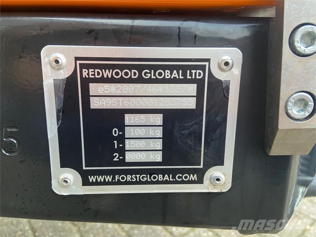  Först ST6D.24 Stroji za krmo na lastni pogon