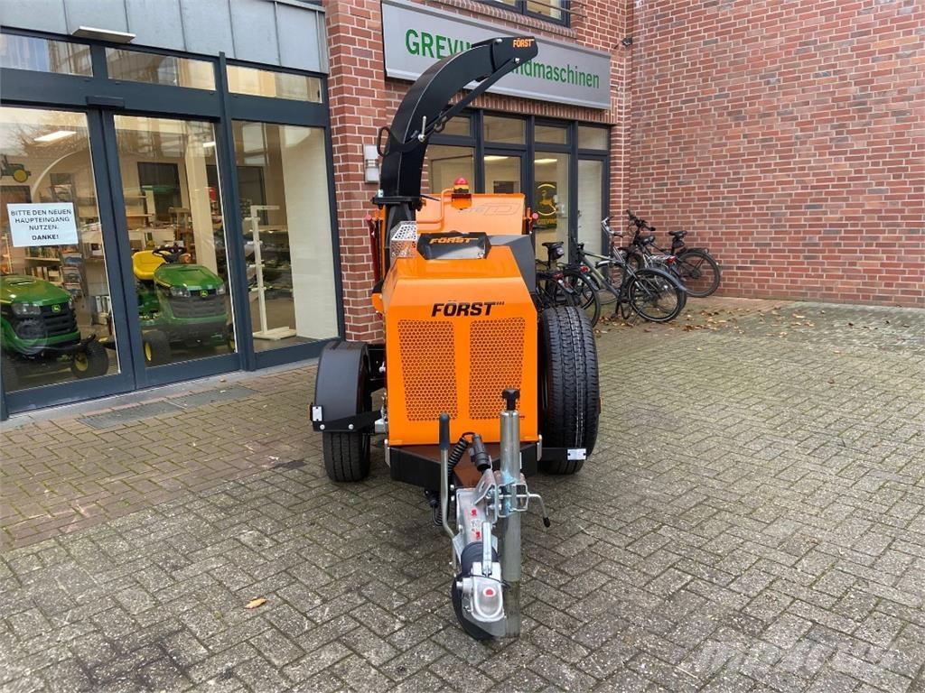  Först ST6D.24 Stroji za krmo na lastni pogon