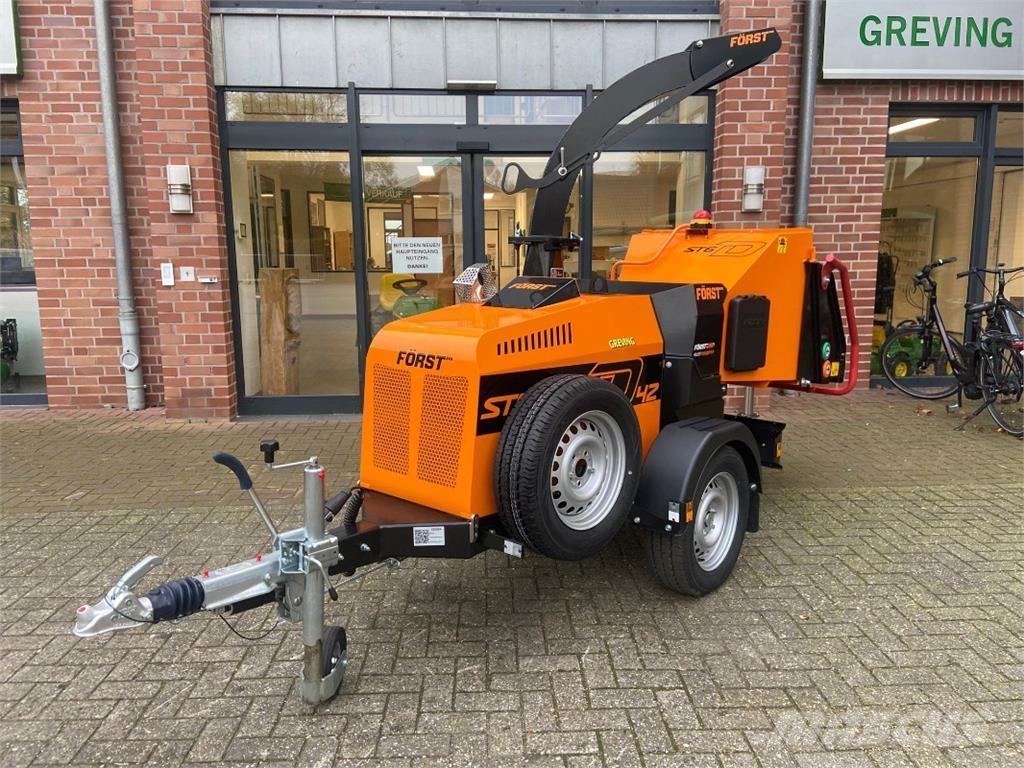  Först ST6D.24 Stroji za krmo na lastni pogon