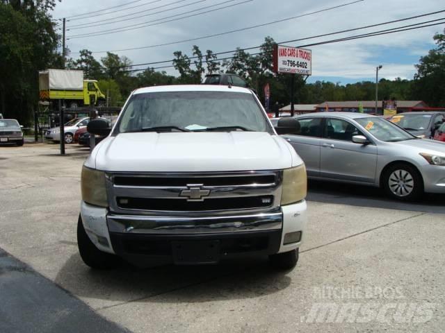 Chevrolet 1500 W/T Tovornjaki s kesonom/platojem