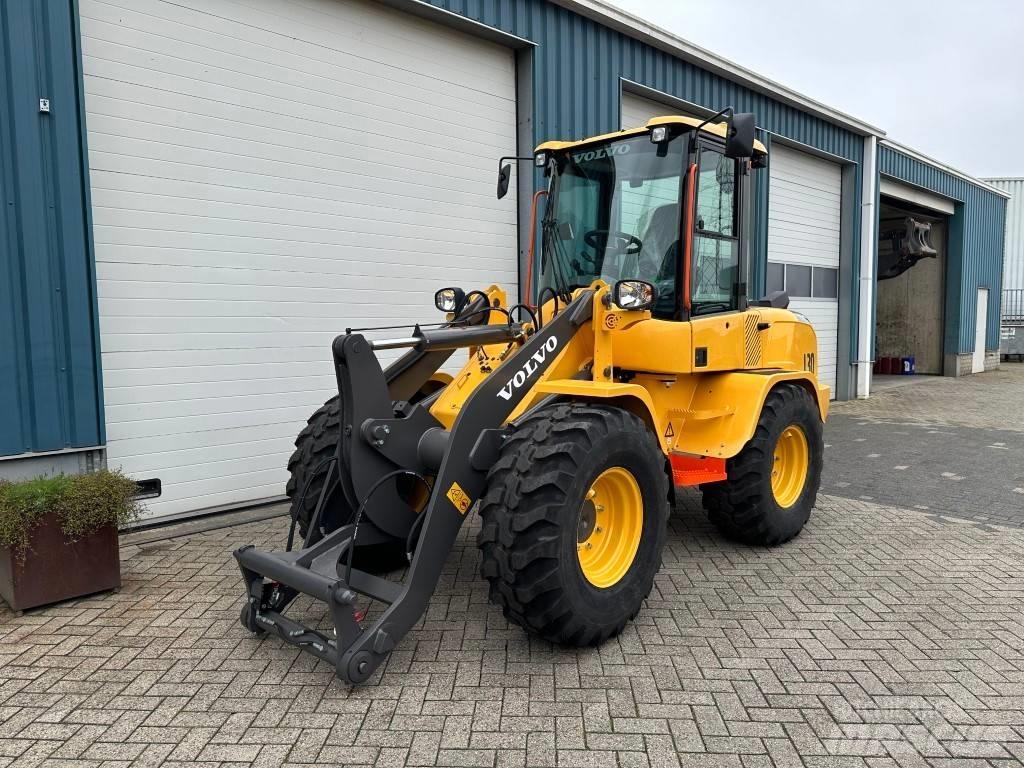 Volvo L30HS Kolesni nakladalci